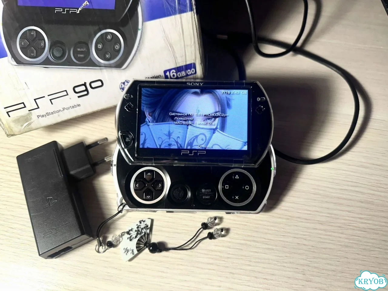 PSP Go Piano Black (черная) прошитая с коробкой фото 9