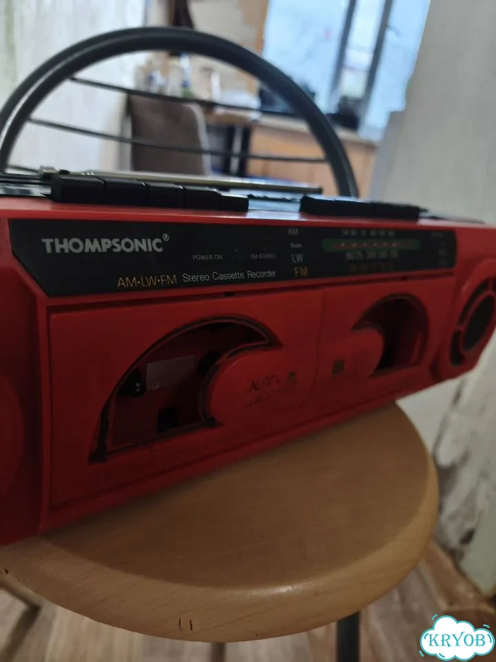 Кассетный магнитофон Thompsonic фото 6