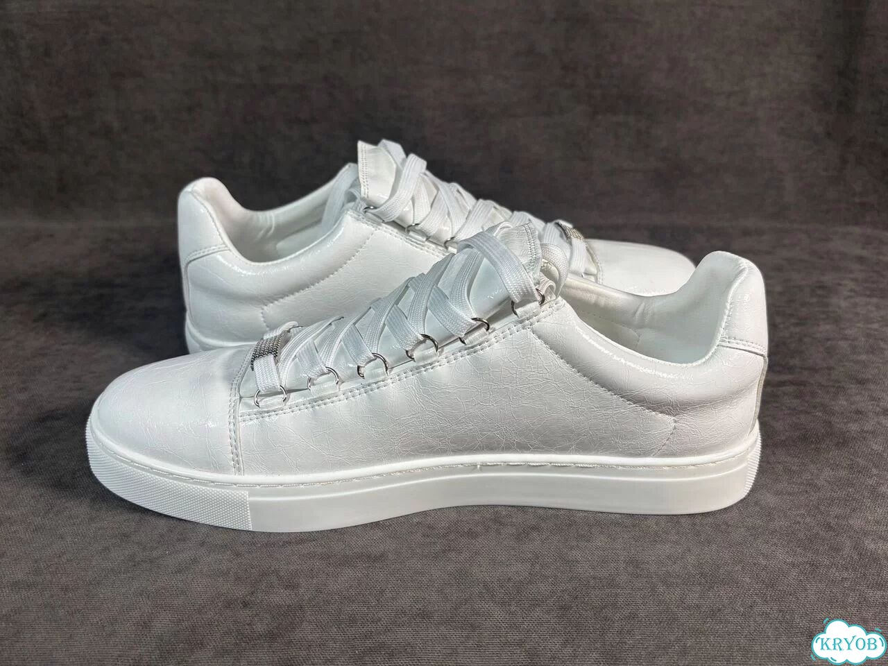 Balenciaga Arena Low White 38-46 на руках фото 5