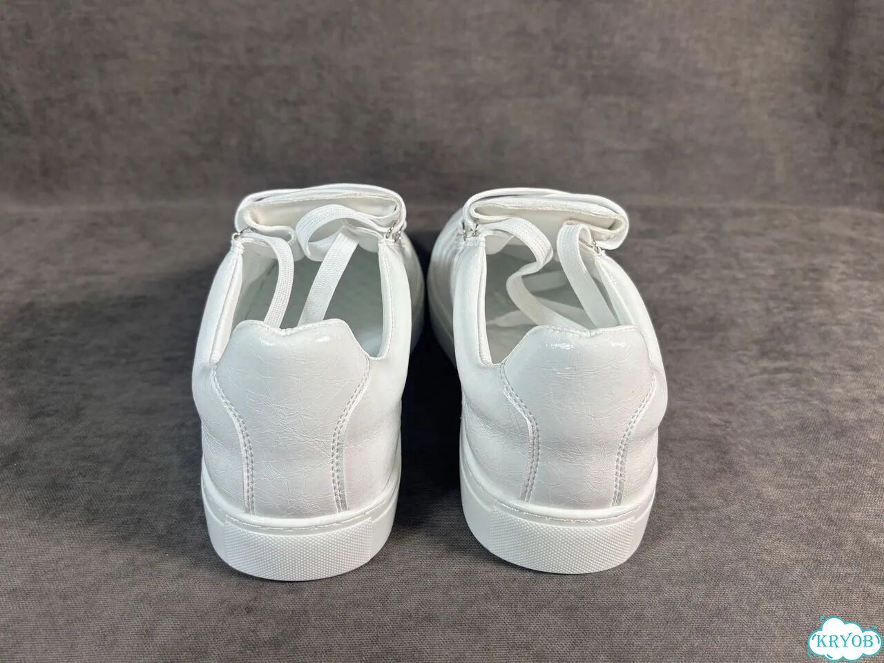 Balenciaga Arena Low White 38-46 на руках фото 6