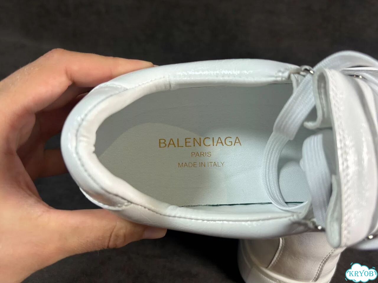 Balenciaga Arena Low White 38-46 на руках фото 7