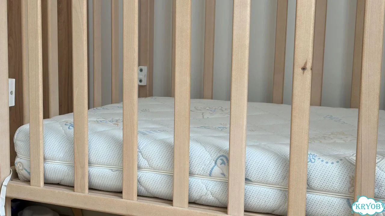 Детская кроватка 120х60 на колесиках с матрасом фото 6
