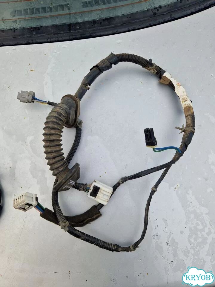 Проводка дверей Nissan Bluebird u14 фото 3
