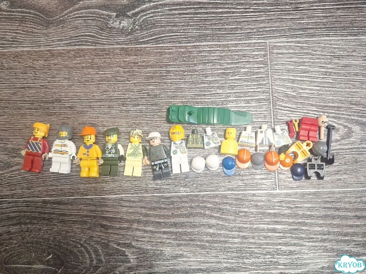 Lego россыпью плюс в подарок фигуруи фото 3