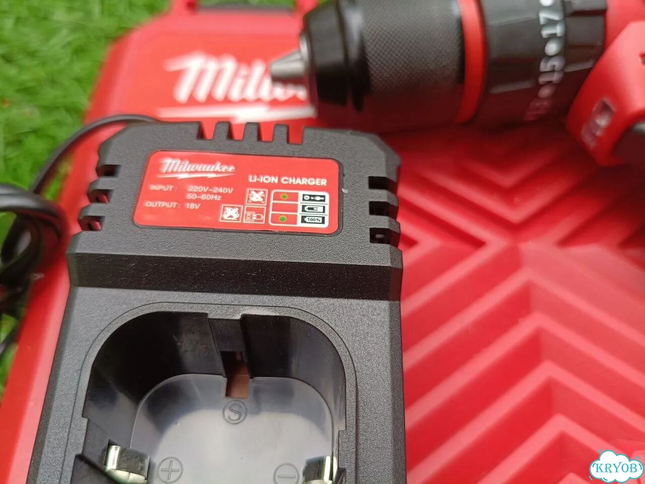 Шуруповерт Milwaukee 18V бесщеточный 2АКБ ударный фото 8