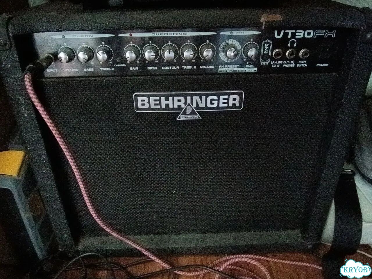 Услитель Behringer VT30FX фото 1