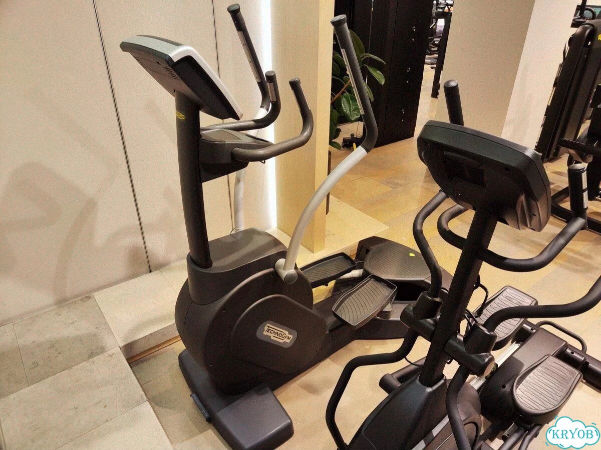 Эллиптический тренажер Technogym Cardio Crossover 700 LED фото 3
