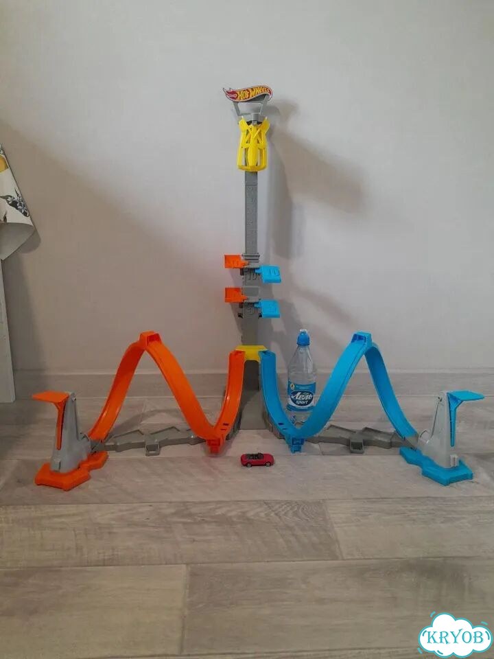Hot Wheels Автотрек Небесное противостояние для 2х фото 2