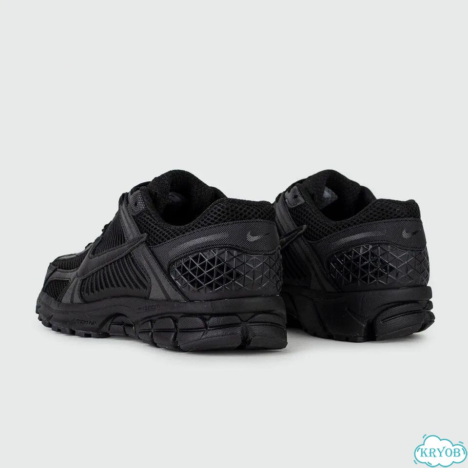 Кроссовки Nike Zoom Vomero 5 Triple Black фото 3