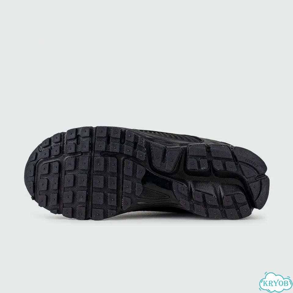Кроссовки Nike Zoom Vomero 5 Triple Black фото 4