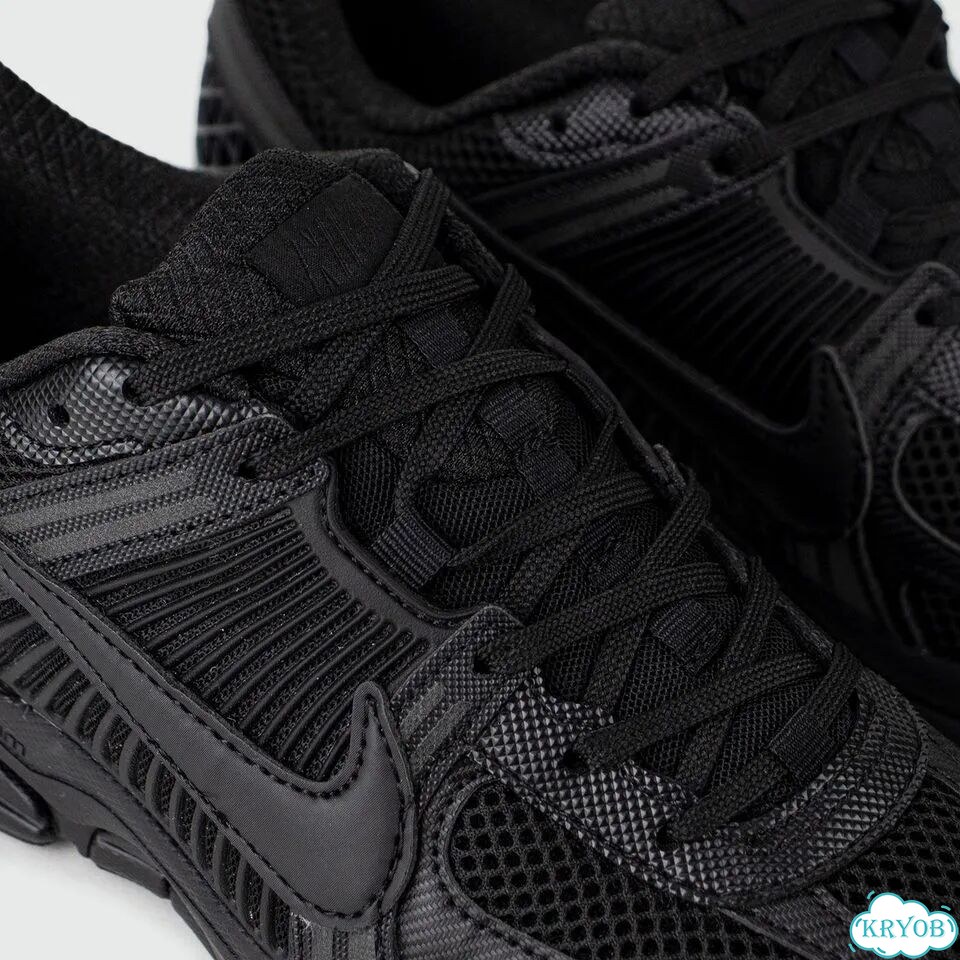 Кроссовки Nike Zoom Vomero 5 Triple Black фото 5