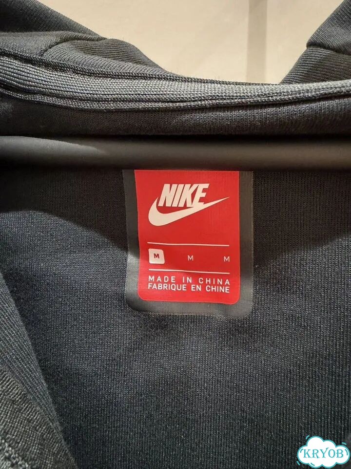 Новая оригинальная толстовка nike tech pack фото 3