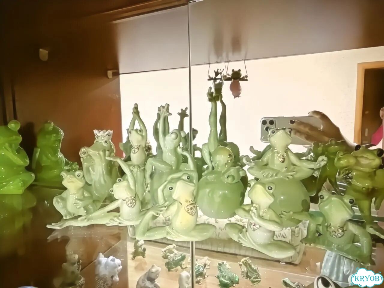 Коллекция статуэток лягушек фото 1