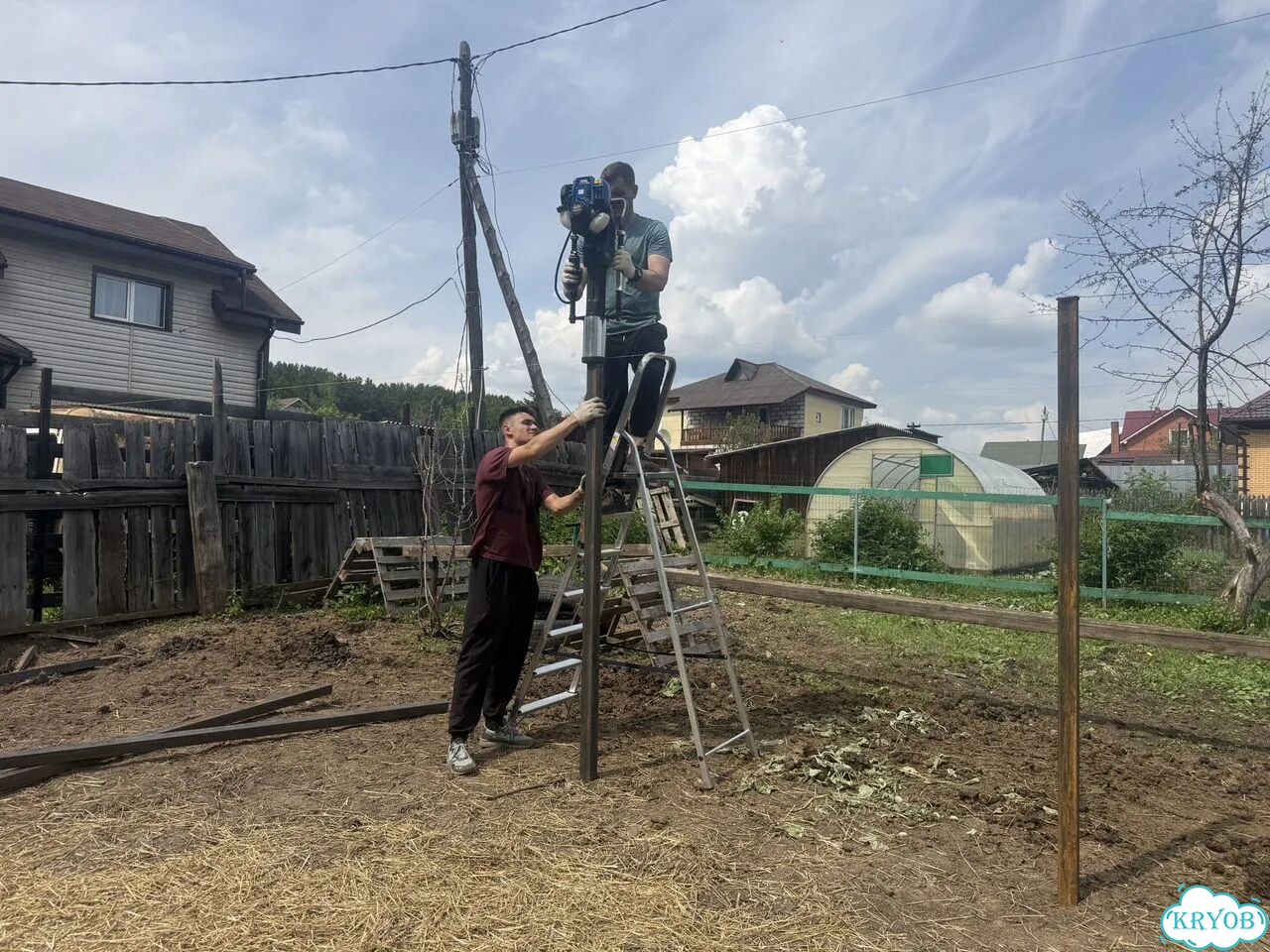 Установка столбов для забора копером фото 1