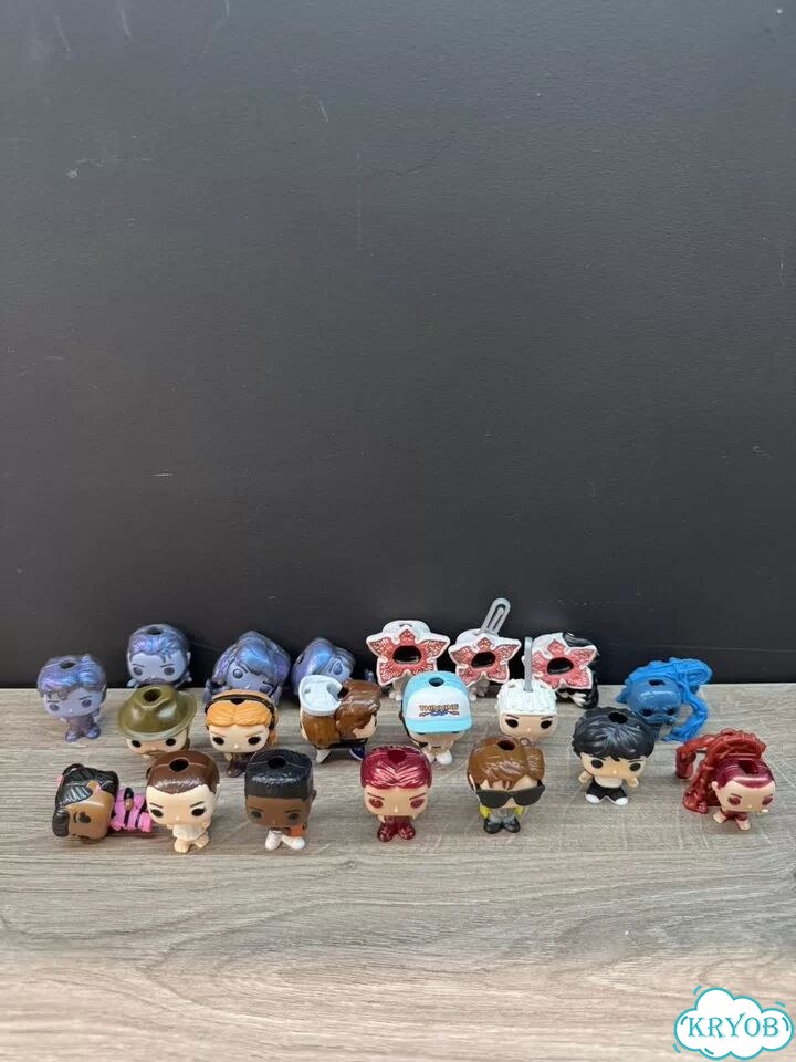 Коллекция фигурок Kinder Joy Stranger Thing фото 1