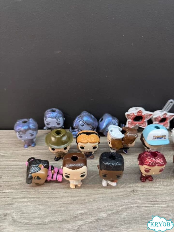 Коллекция фигурок Kinder Joy Stranger Thing фото 2