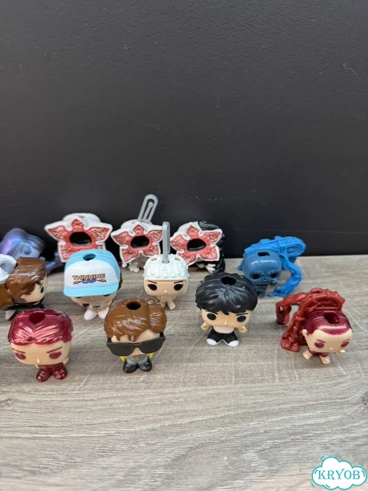 Коллекция фигурок Kinder Joy Stranger Thing фото 3