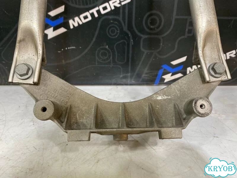 Распорка передняя BMW X5 E70 N52B30 2007 фото 7