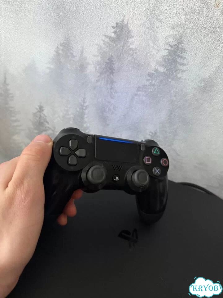 Продам PlayStation 4 фото 2