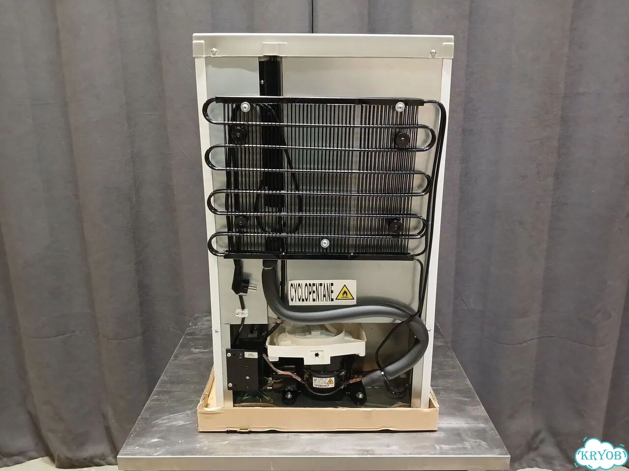 Шкаф холодильный tefcold BC145 W/FAN (новый, 109л) фото 10