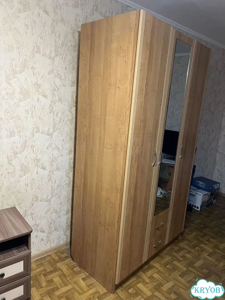 Шкаф распашной трёхстворчатый фото 2