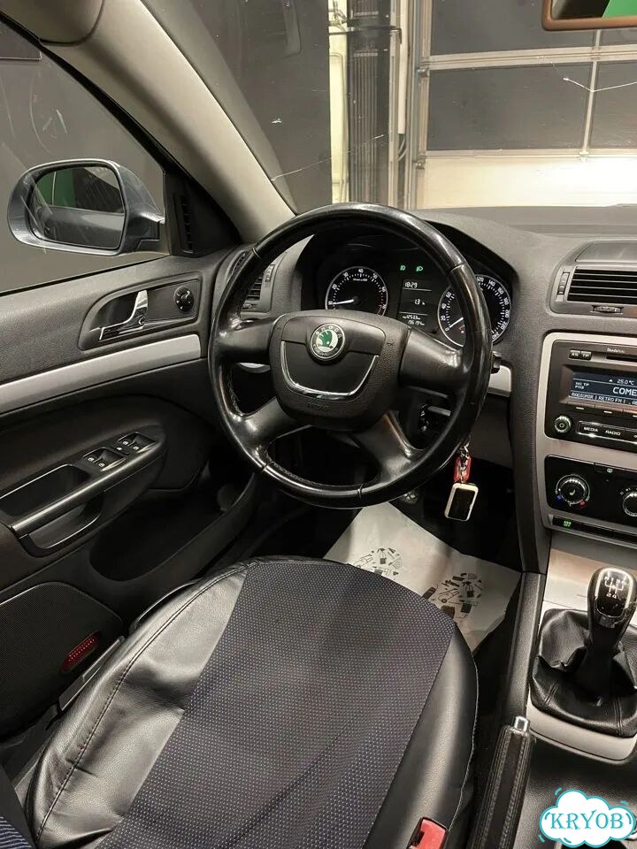Skoda Octavia 1.6 MT, 2010, 196 194 км фото 14