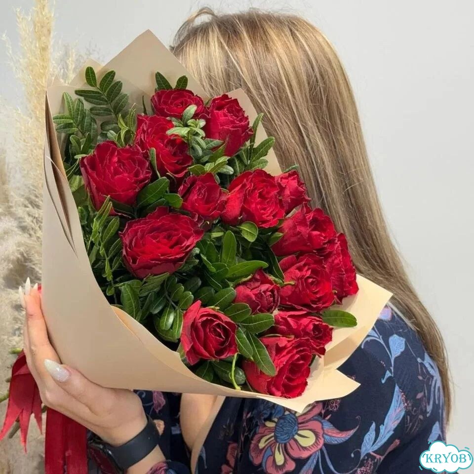 Букет Красные Розы с зеленью / Цветы с доставкой фото 5